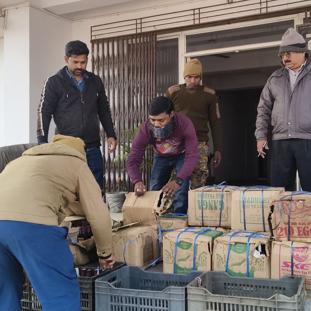 जमुई में 2028 बोतल विदेशी शराब बरामद:अवैध तस्करी मामले में दो तस्कर अरेस्ट, बाजार में कीमत 8 लाख रुपये