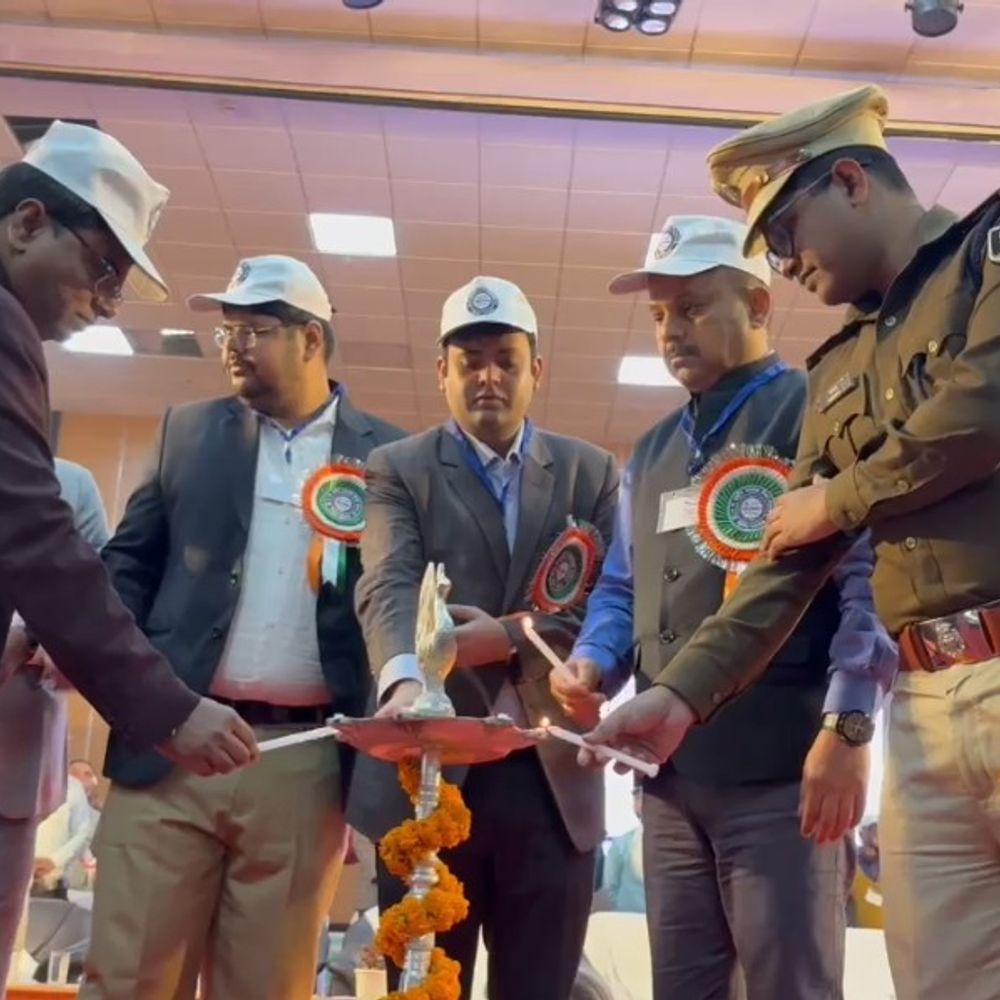 लोकतंत्र के लिए शुद्ध मतदाता सूची आवश्यक-डीएम:सहरसा में नेशनल वाेटर्स डे पर BLO सम्मानित, कहा-युवा सूची में नाम जुड़वाएं