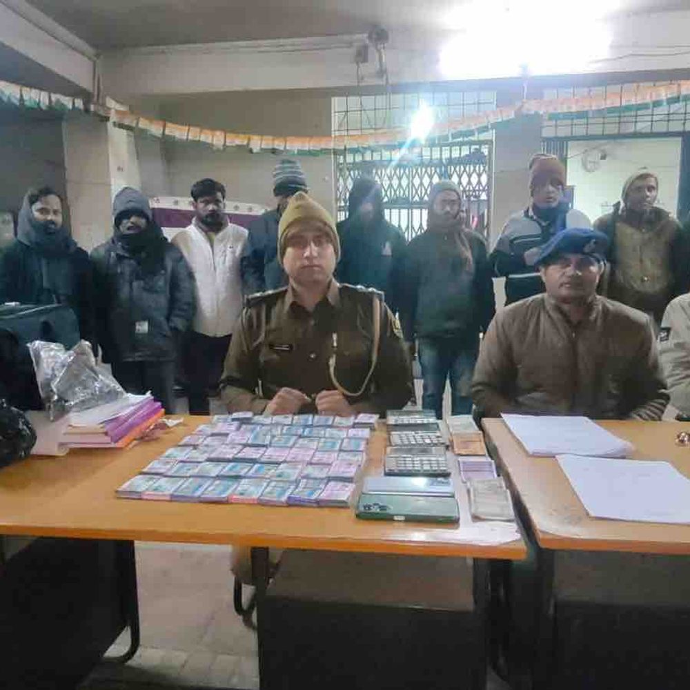मोतिहारी में अवैध लॉटरी का भंडाफोड़, 8 गिरफ्तार:पुलिस ने पर्चियां की बरामद, संचालकों में मचा हड़कंप