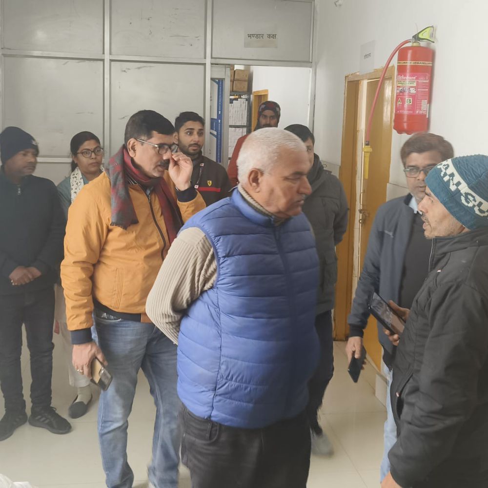 बांका में रजौन सीएचसी का औचक निरीक्षण:सिविल सर्जन ने व्यवस्थाओं का जायजा लिया, डॉक्टर-कर्मियों को सुधार के निर्देश