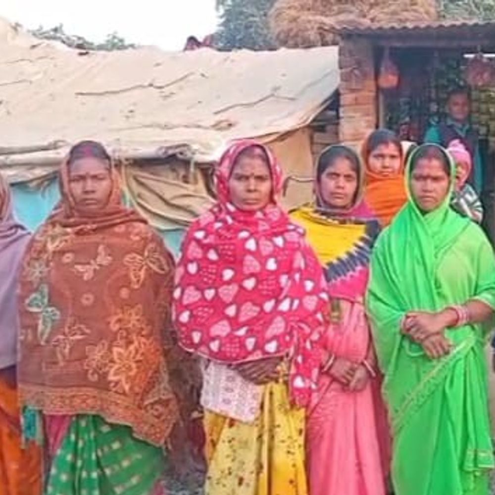 पीएम आवास योजना में अवैध वसूली का आरोप:बांका के शंभूगंज में आवास सहायक पर लाभुकों से 1500-1500 रुपए लेने का आरोप