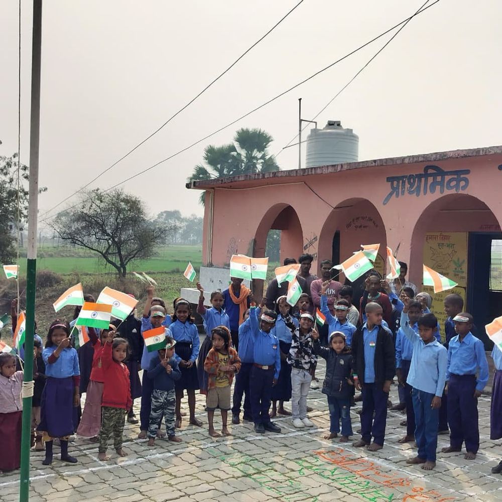 कोंच प्रखंड में बच्चों की उपस्थिति बढ़ाने को नई पहल:’सीटी बजाओ, स्कूल में उपस्थिति बढ़ाओ’ अभियान शुरू किया गया