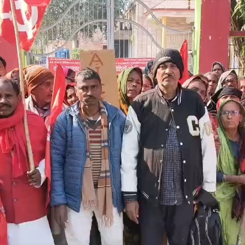 केंद्र सरकार कॉर्पोरेट हितों के पक्ष में ला रही कानून-महामंत्री:किसान सभा का 12 सूत्री मांगों पर प्रदर्शन, भभुआ में पैदल मार्च