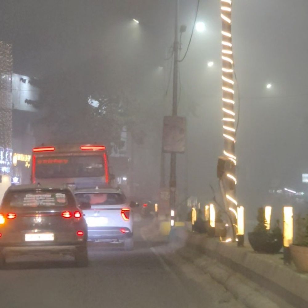 सीतापुर में न्यूनतम तापमान 5 डिग्री सेल्सियस पहुंचा:शीतलहर और बर्फीली हवाओं से बढ़ी ठिठुरन, जनजीवन प्रभावित