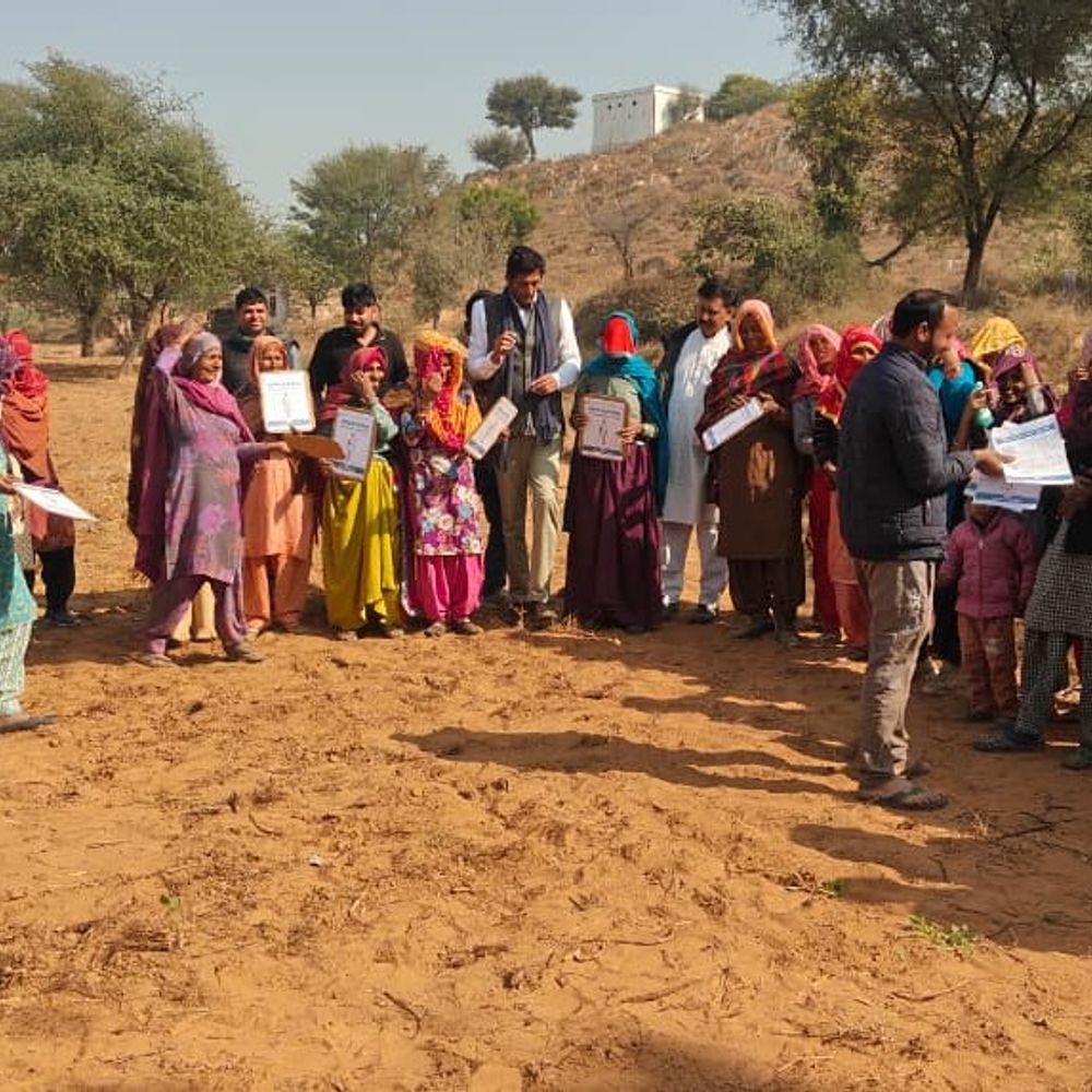 मनरेगा मजदूरों से मिले कांग्रेस जिलाध्यक्ष बलराम यादव:महात्मा गांधी के नाम और योजना में बदलाव का किया विरोध