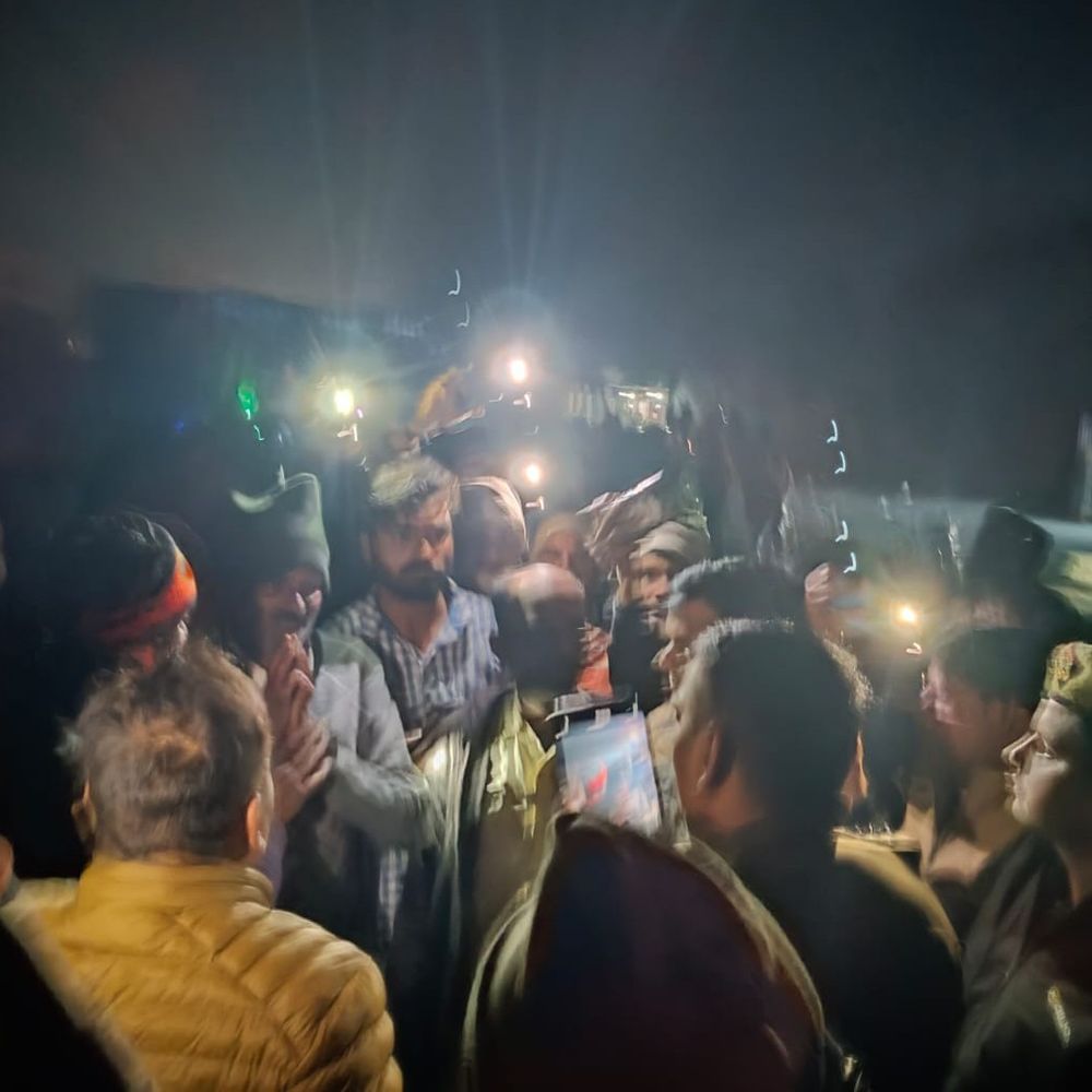 घाटमपुर में ट्रक ने बाइक सवार युवक को कुचला, मौत:मुगल रोड पर शव रखकर ग्रामीणों ने जाम लगाया, 2 घंटे तक हंगामा हुआ