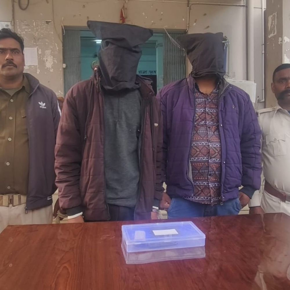 बांका में हथियार के साथ सोशल मीडिया पर वीडियो वायरल:पुलिस ने पांच घंटे में किया खुलासा; पिस्टल, कारतूस के साथ 2 अरेस्ट