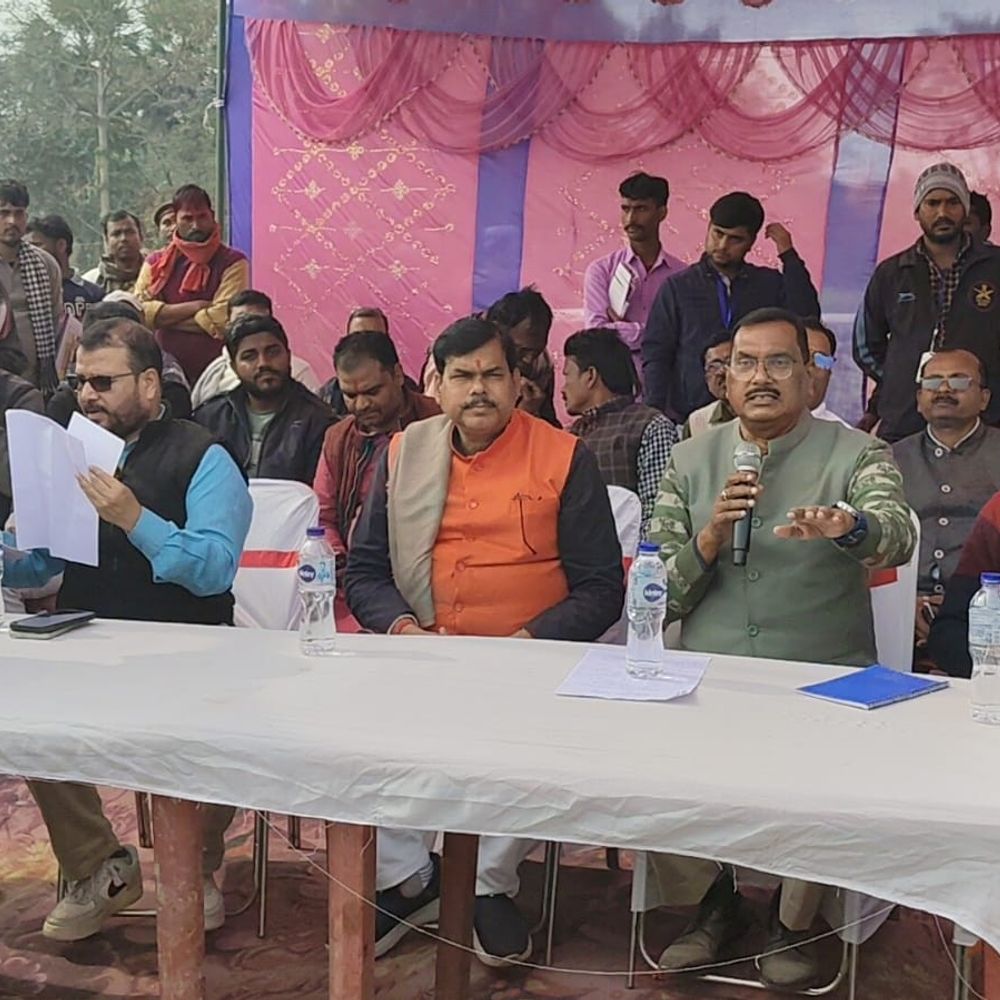 जनता के साथ दुर्व्यवहार बर्दाश्त नहीं किया जाएगा-DM:प्रशासन जनता के द्वार कार्यक्रम में उमड़ी भीड़, कहा- समस्याओं के समाधान करें