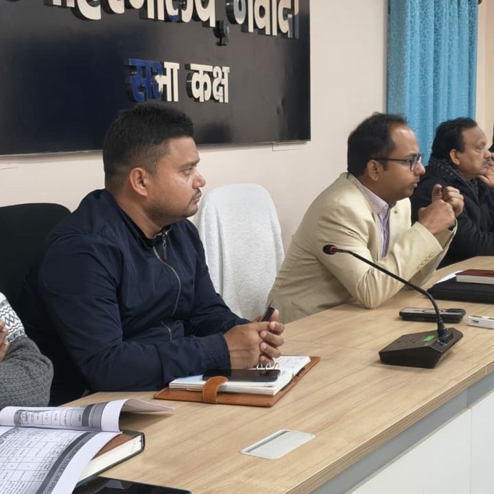 नवादा डीएम ने विकास परियोजनाओं की समीक्षा की:गुणवत्ता-समय-सीमा पर ध्यान देने के निर्देश दिए