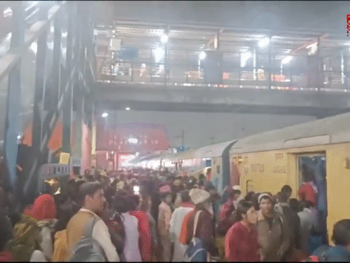 हाईकोर्ट बोला- कोर्ट को हल्के में मत लीजिए:रेलवे से कहा- हलफनामा दाखिल नहीं कर पाना गंभीर लापरवाही; दिल्ली स्टेशन पर भगदड़ का मामला