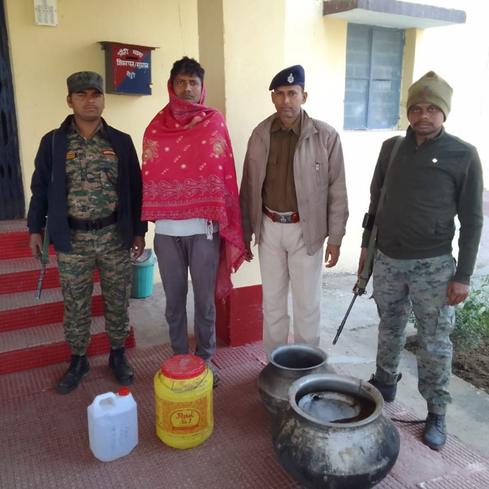 ग्राम कावर से 40 लीटर महुआ शराब जब्त:तस्कर गिरफ्तार, अवैध शराब निर्माण के खिलाफ पुलिस की बड़ी कार्रवाई