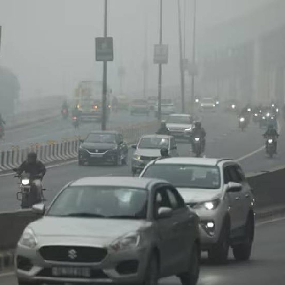 दिल्ली की हवा जहरीली हुई, सड़क बनाने पर रोक:ड्रेनेज लाइन के लिए ड्रिलिंग और तोड़फोड़ भी नहीं कर सकेंगे, GRAP-3 की पाबंदियां फिर लागू