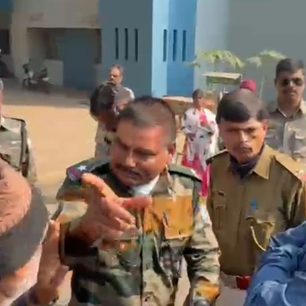 धनबाद के कुमारडूबी कोलियरी चोरी मामला:थाना परिसर में हंगामा, थाना प्रभारी पर धक्का-मुक्की करने का आरोप