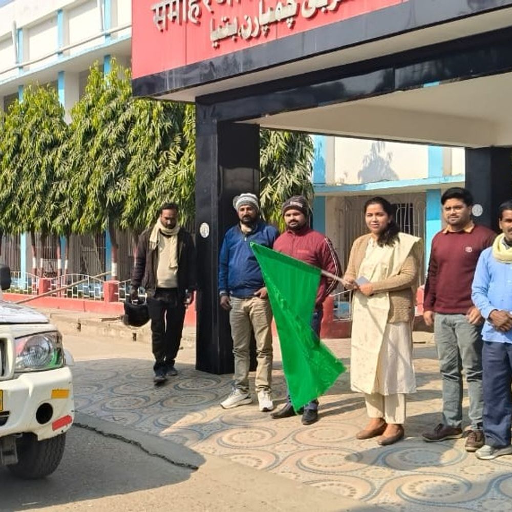 बेतिया में औद्योगिक आपदा बचाव रथ रवाना:लोगों की सुरक्षा तय करने की पहल, दुर्घटना से बचाव के उपाय बताए जाएंगे