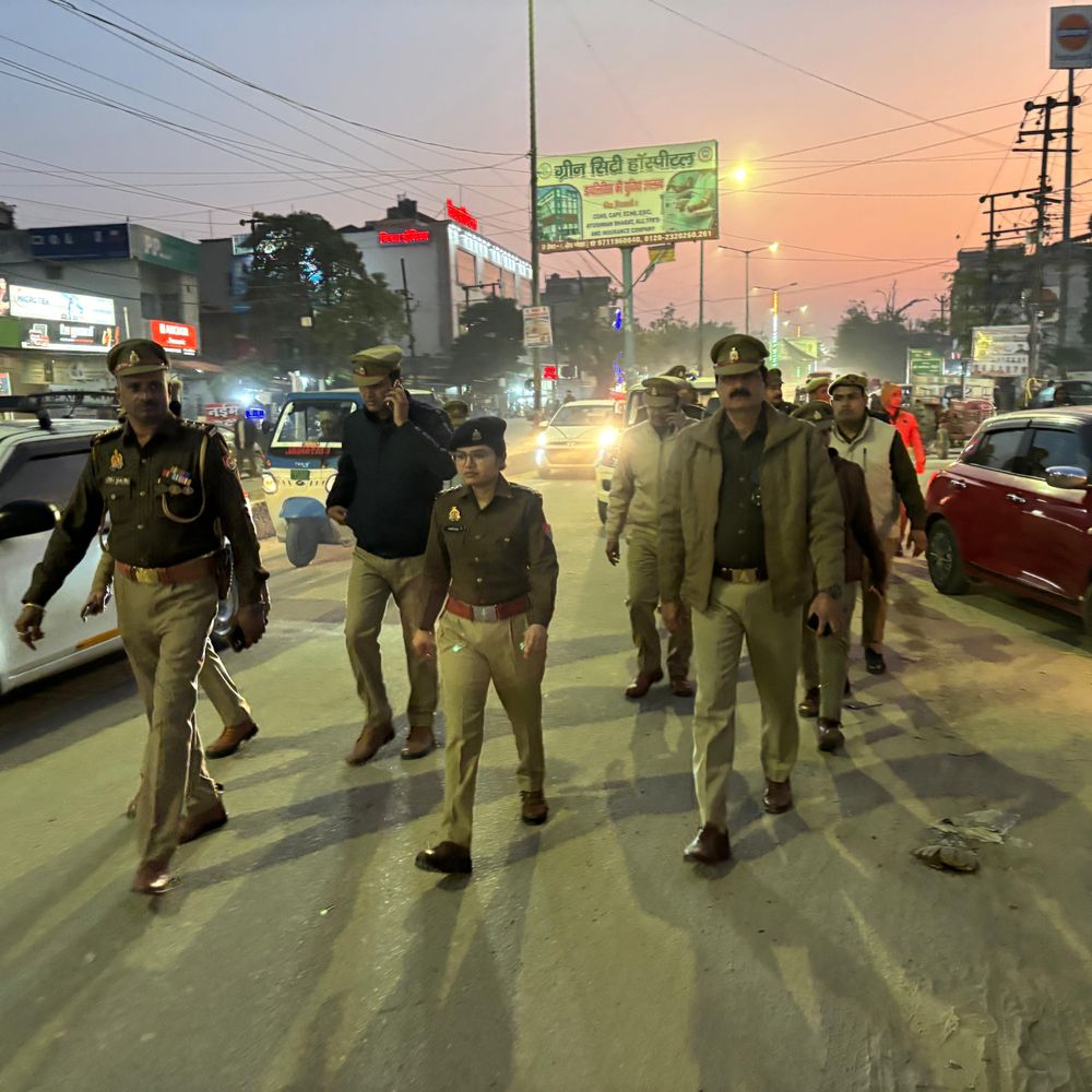 गणतंत्र दिवस पर नोएडा पुलिस का सघन चेकिंग अभियान:बम निरोधक दस्ते और डॉग स्क्वॉड के साथ की गई जांच