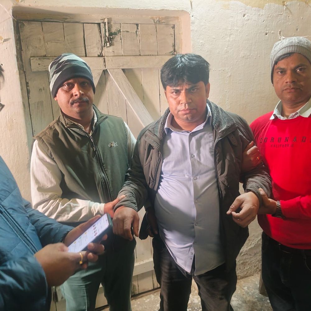 अररिया में राजस्व कर्मचारी सस्पेंड:15 हजार की रिश्वत लेते पकड़ा गया था, डीएम ने की कार्रवाई