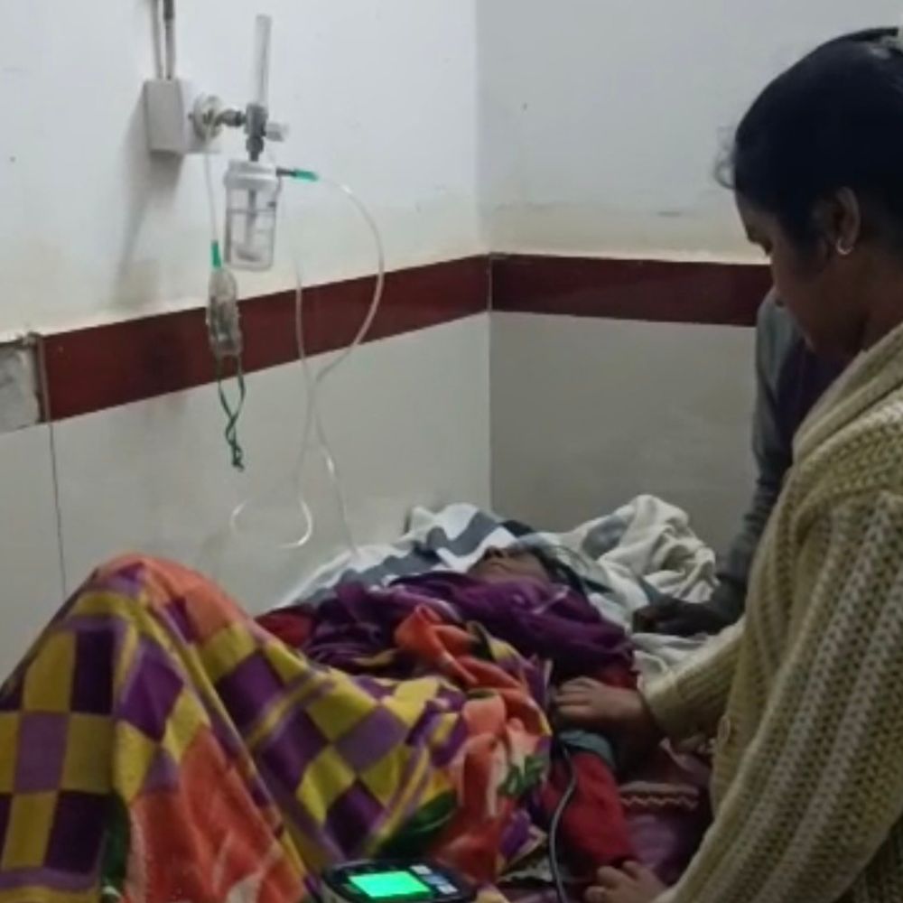 कटनी में पनसोखर के पास ऑटो पलटा:महिला समेत तीन लोग गंभीर घायल; ट्रैक्टर को साइड देने में हुआ हादसा