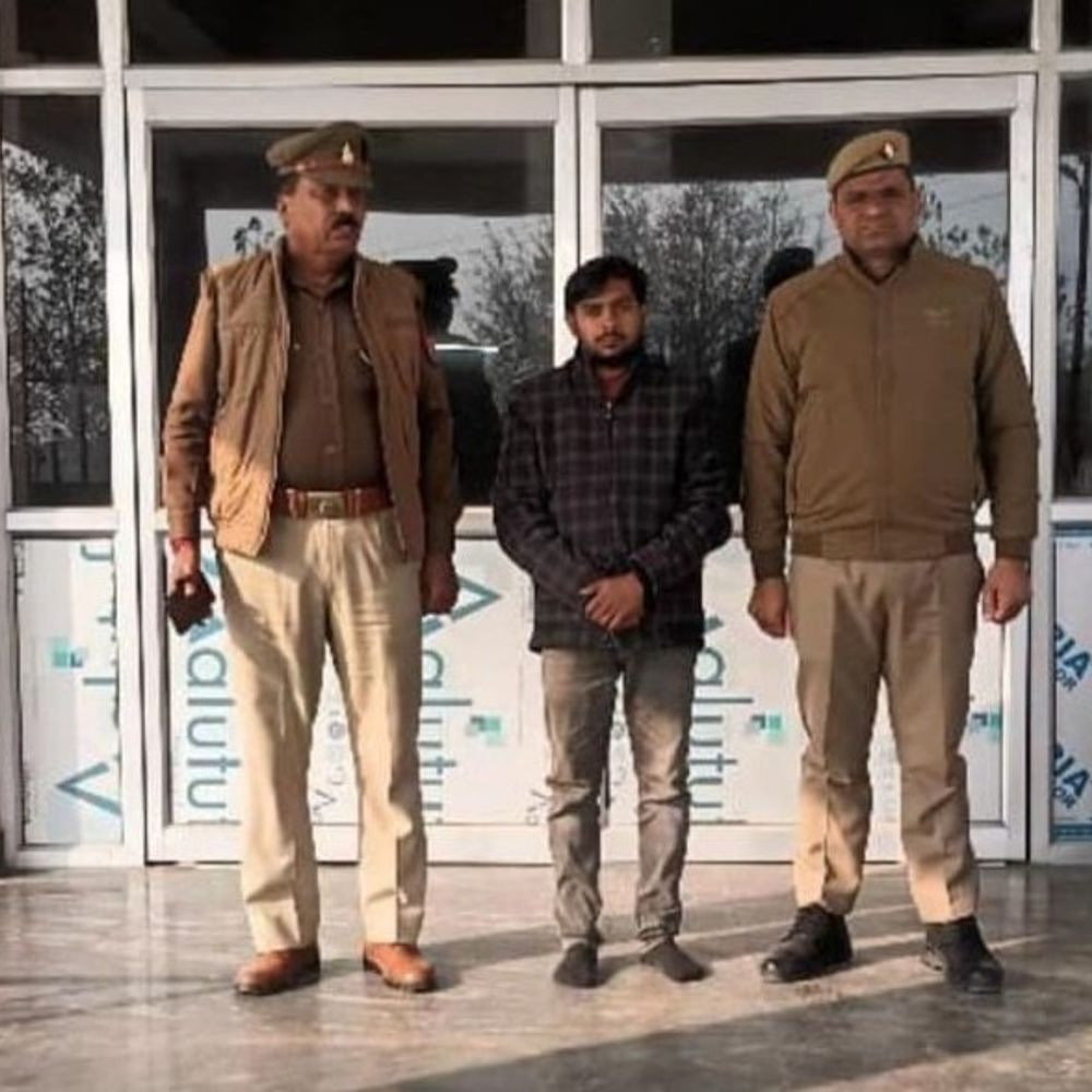 सीतापुर से कोडीन सिरप मामले में दो आरोपी गिरफ्तार:मेडिकल स्टोर पर हुई छापेमारी के बाद से थे फरार, लखनऊ से सप्लाई