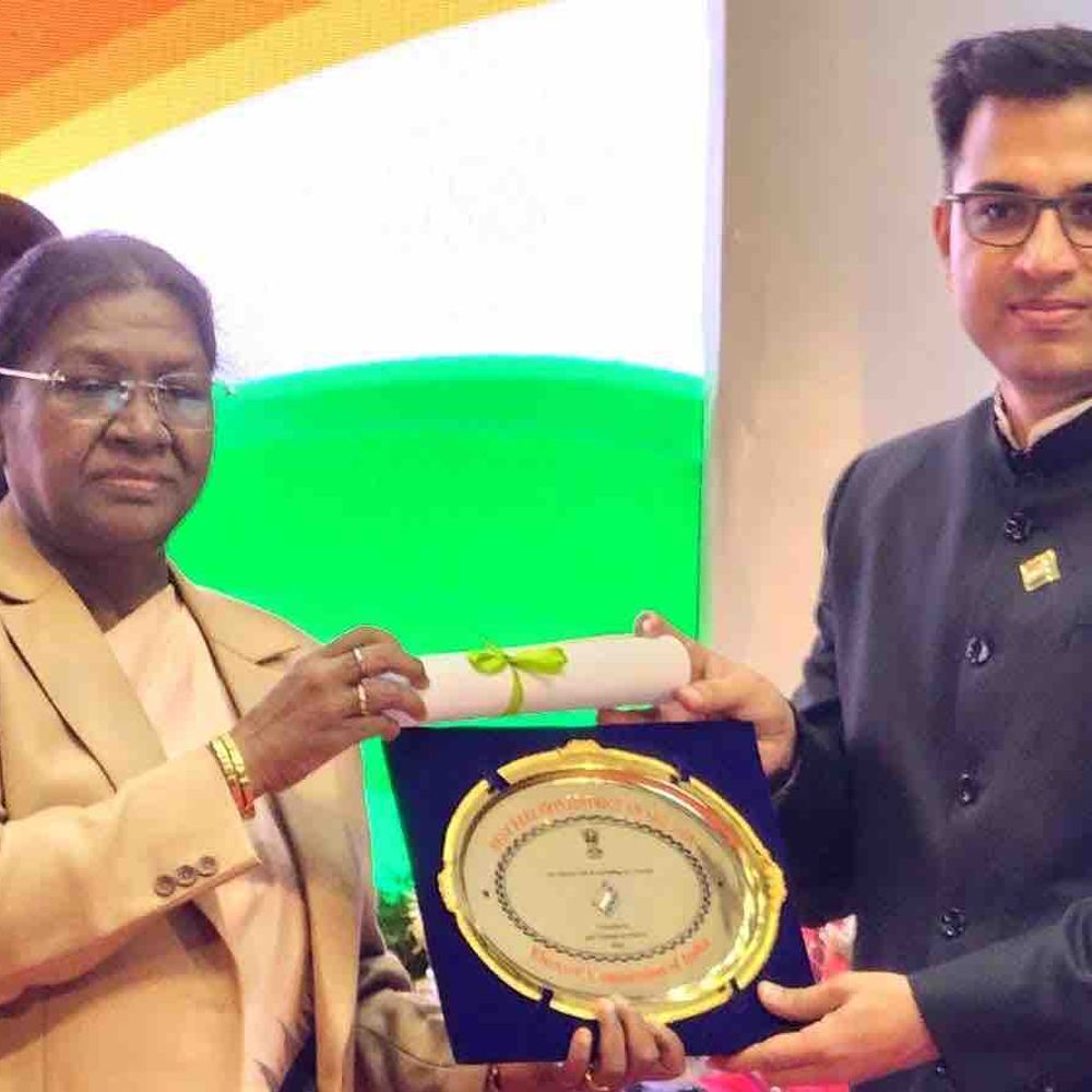 पूर्वी चंपारण को मिला ‘बेस्ट इलेक्शन डिस्ट्रिक्ट अवॉर्ड’:दिल्ली में राष्ट्रपति द्रौपदी मुर्मू ने किया सम्मानित