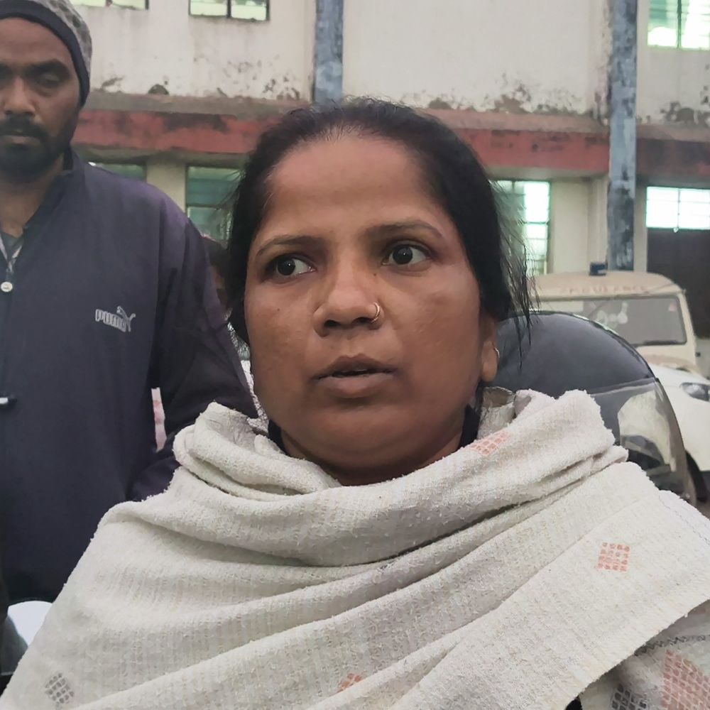 शिवहर सिंचाई विभाग के कनीय अभियंता की संदिग्ध मौत:कमरे में मिला शव, टेबल के नीचे पड़ी थी शराब की बोतल- सिगरेट के पैकेट