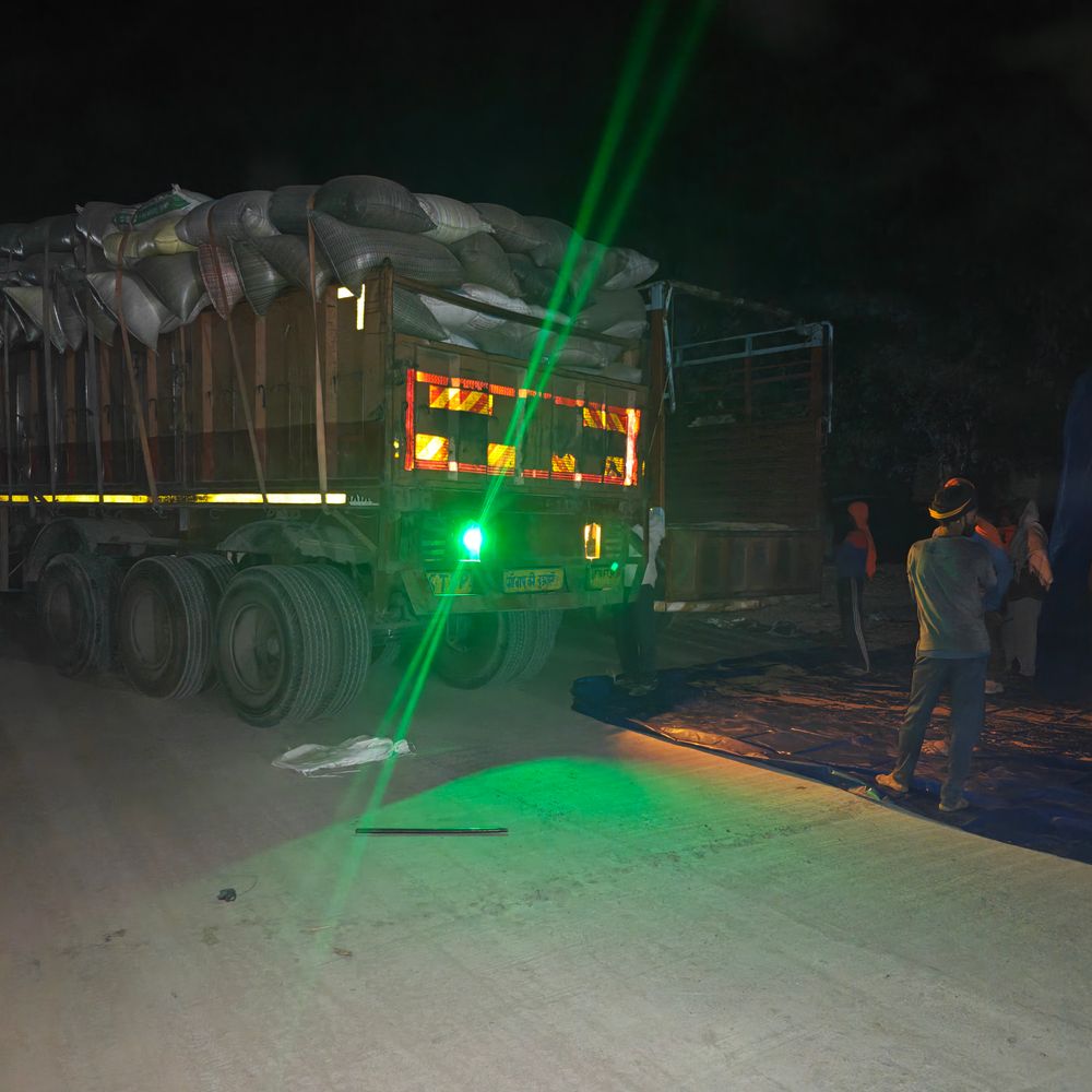 उमरिया में धान से भरा ट्रक जब्त:अवैध परिवहन पर कार्रवाई, 1000 से अधिक बोरियां वेयरहाउस में रखीं