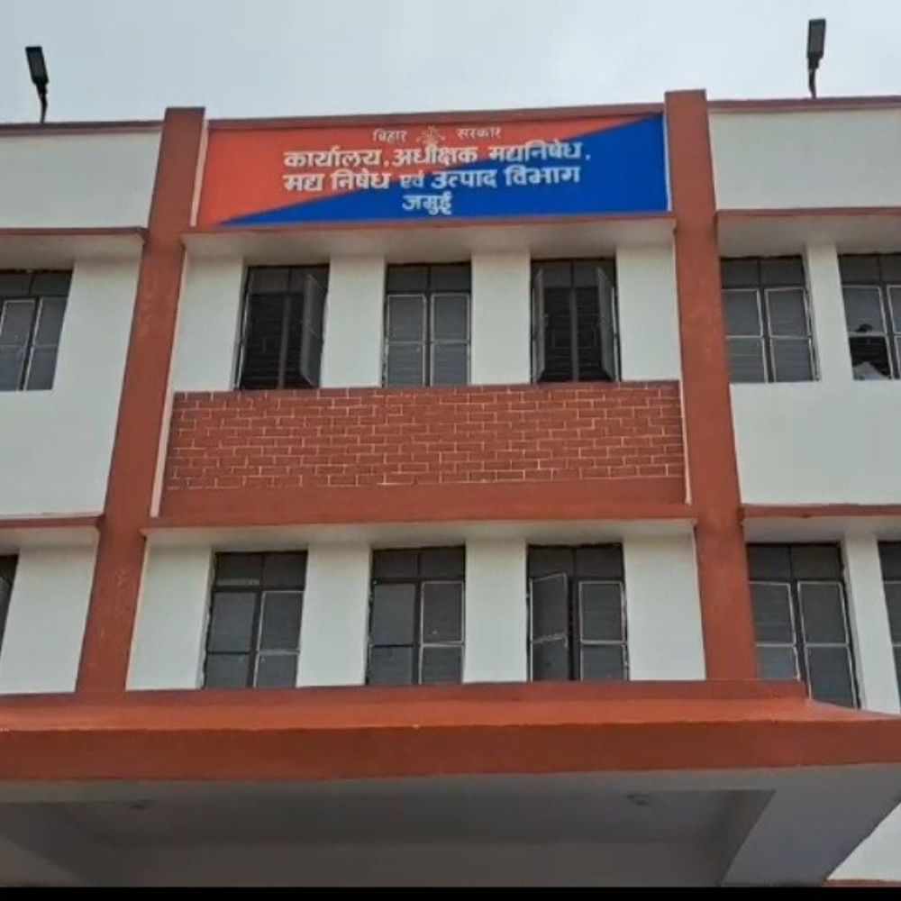 जमुई में उत्पाद विभाग टीम पर लाठी-डंडों से हमला:शराब तस्कर को छुड़ाने के दौरान हुई घटना, ASI समेत 5 घायल; 1 आरोपी अरेस्ट