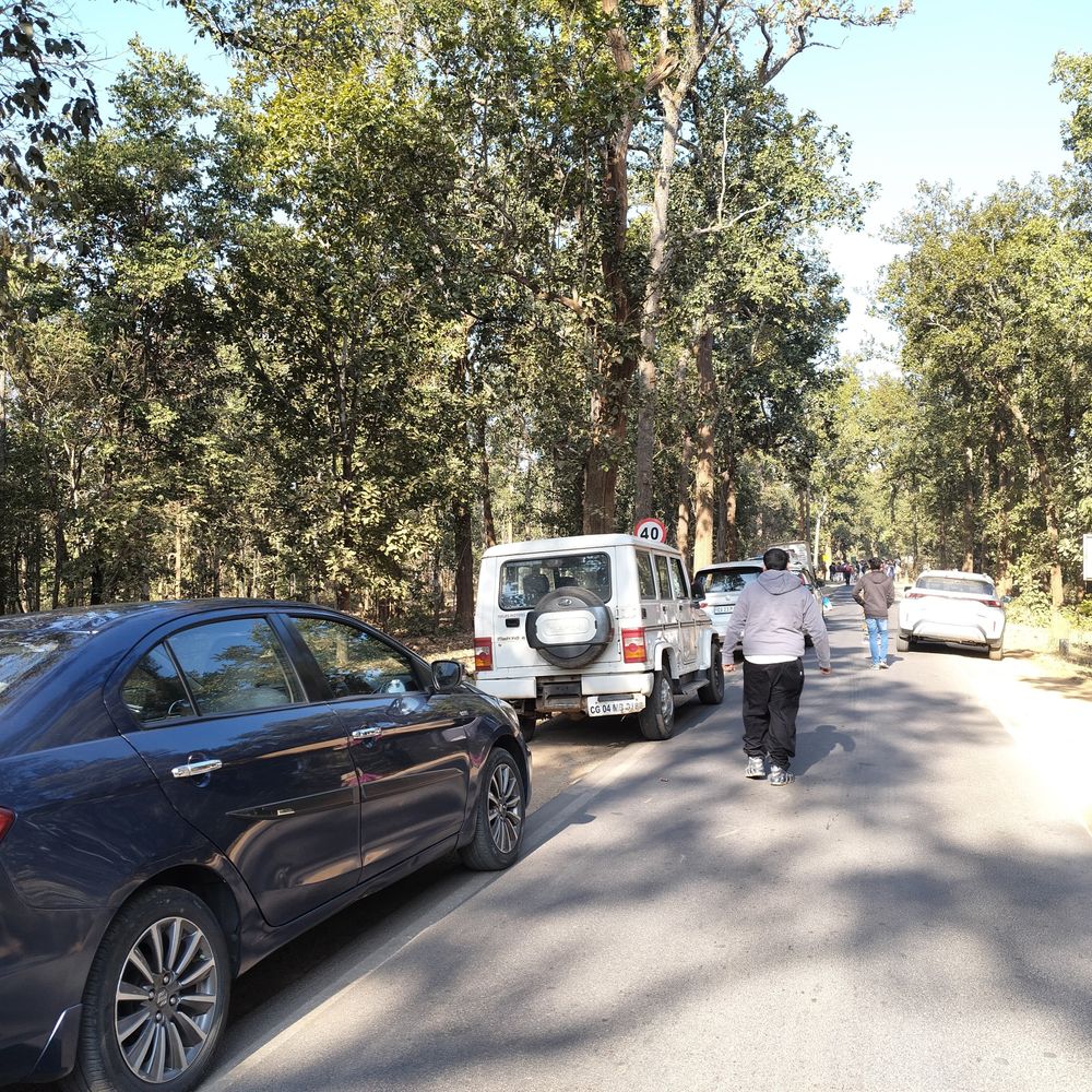 2 हजार ग्रामीणों ने नेशनल हाइवे 130C जाम किया:8 पंचायत के लोग बिजली की मांग को लेकर सड़क पर उतरे, वाहनों की लंबी कतारें