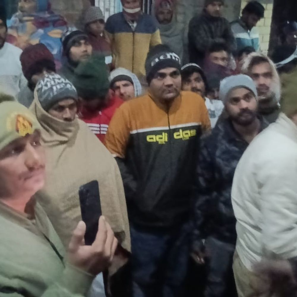 हापुड़ में संदिग्ध परिस्थितियों में युवक की मौत:पेट में चाकू लगने से मौके पर ही तोड़ा दम, पुलिस जांच में जुटी