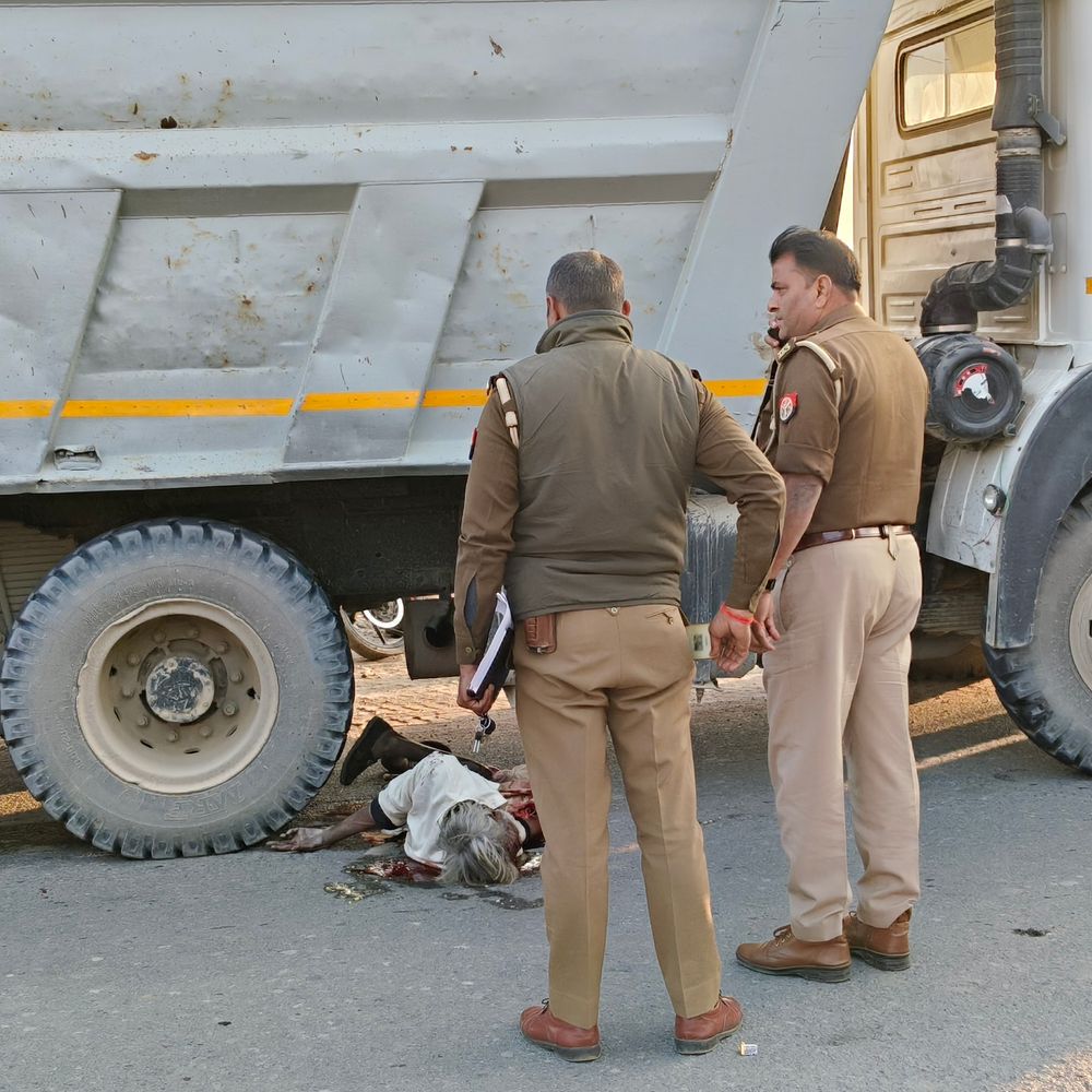 चित्रकूट में ओवरलोड ट्रक ने बुजुर्ग को रौंदा, मौत:गाड़ी छोड़कर चालक फरार, डंपर में लोड था पत्थर