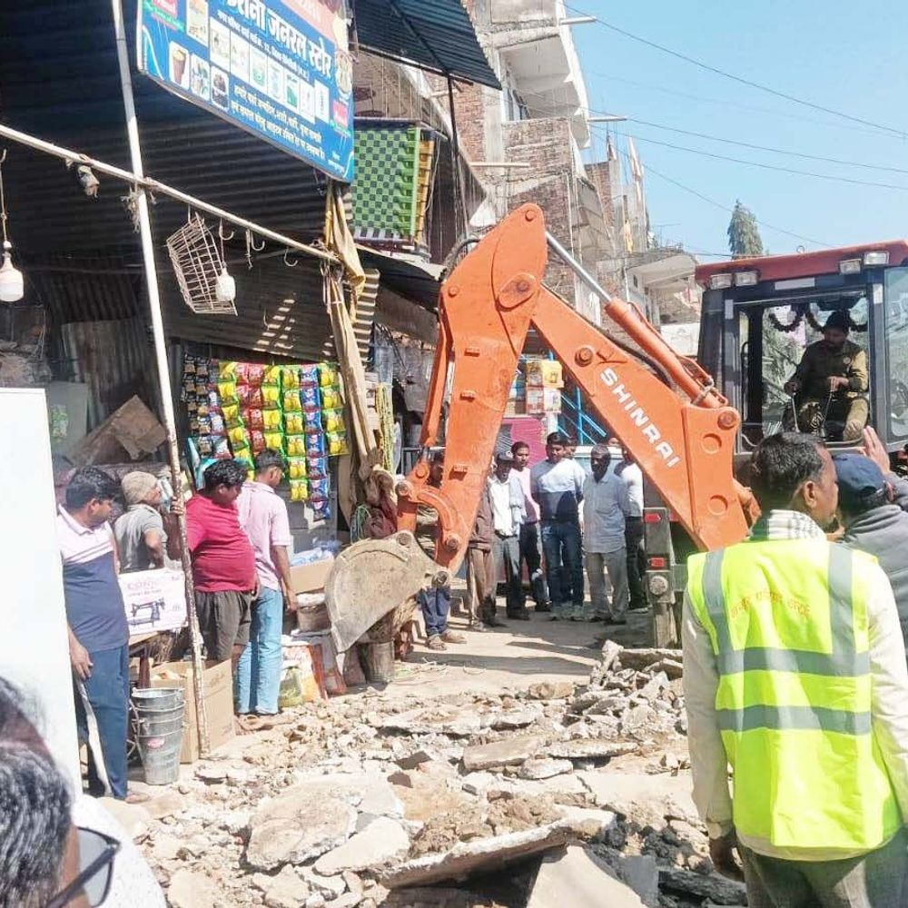 सिंगरौली में सरई बाजार से हटाया गया अतिक्रमण, यातायात सुधरा:नगर परिषद की कार्रवाई से सड़क चौड़ी हुई, जाम से मिली राहत