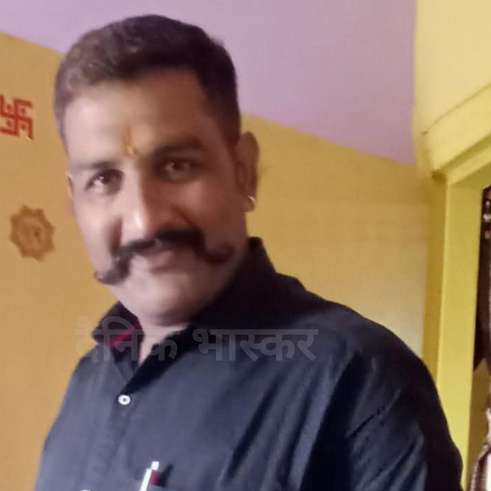 कंटेनर की टक्कर से पुलिसकर्मी की मौत:तेज रफ्तार कंटेनर ने स्विफ्ट कार को मारी टक्कर; नीमच-मनासा रोड पर हादसा