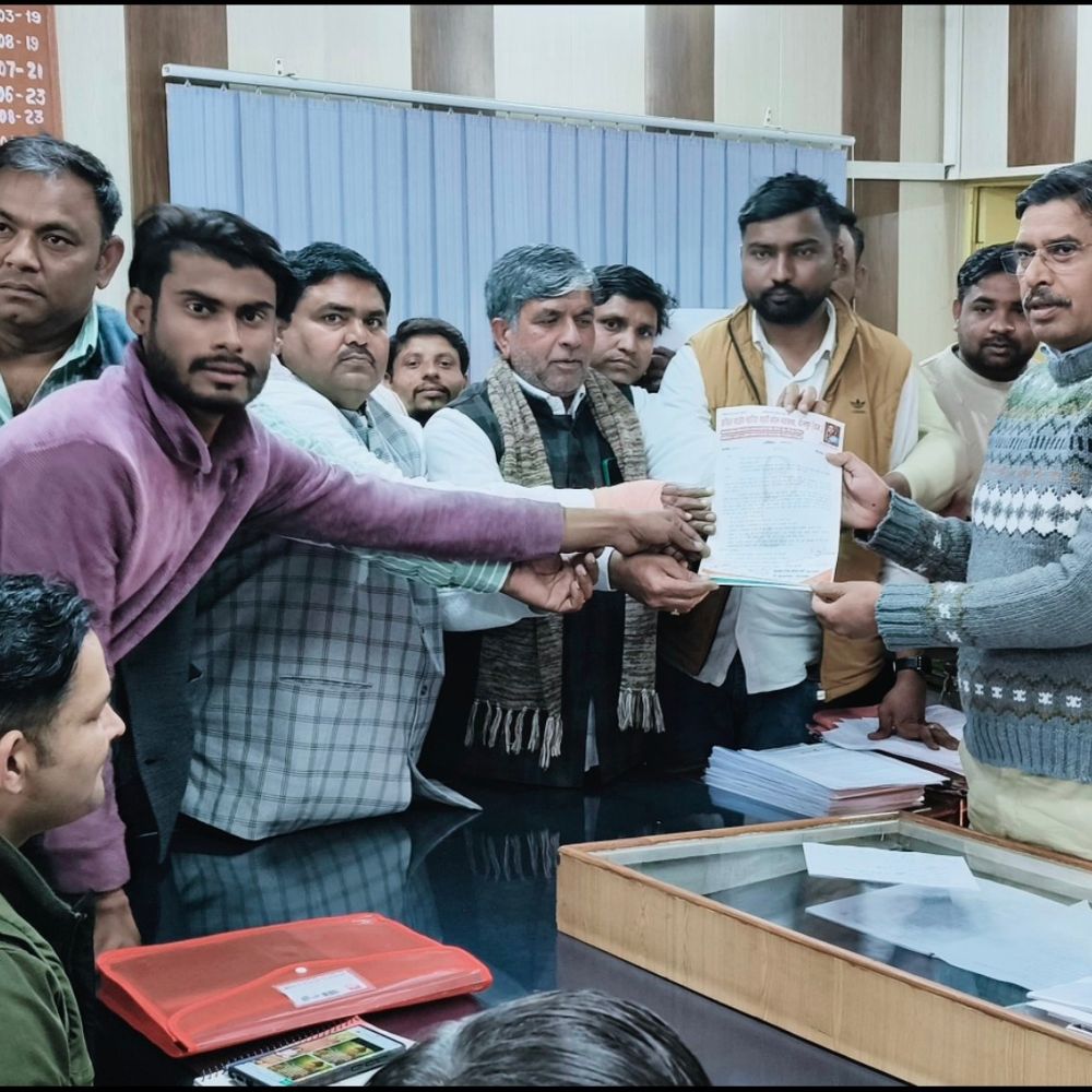 काशी में अहिल्याबाई होल्कर की प्रतिमा तोड़ने का विरोध:समाज में आक्रोश, धौलपुर कलेक्टर को ज्ञापन सौंपकर कार्रवाई की मांग