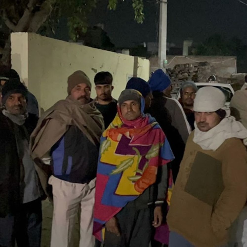 हांसी की चौकी में युवक की पिटाई पर बवाल:दो भाइयों को पंचायत से उठा लाई पुलिस; शरीर पर चोट के निशान, डंडा टूटा