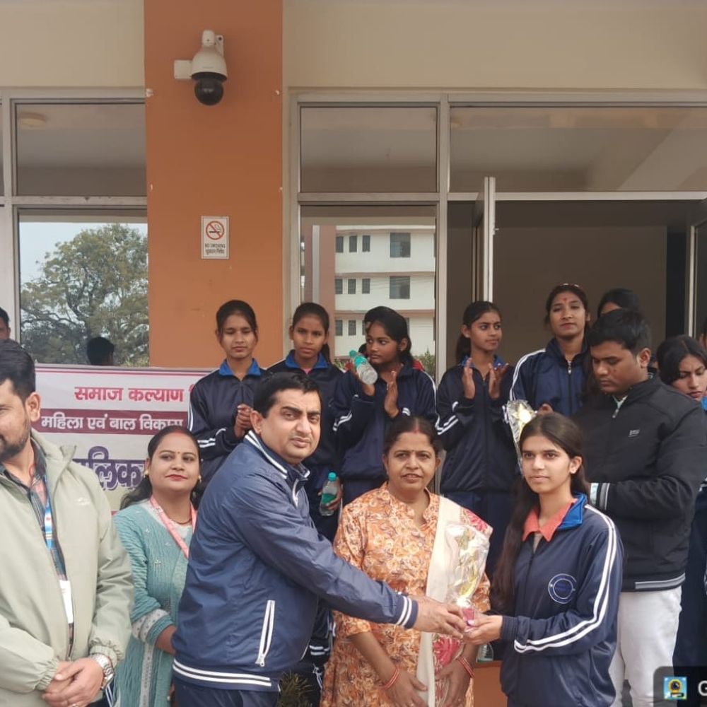 राष्ट्रीय बालिका दिवस पर 50 छात्राओं की मिनी मैराथन:ट्रैक सूट बांटे गए, विजेताओं को मोमेंटो देकर सम्मानित किया