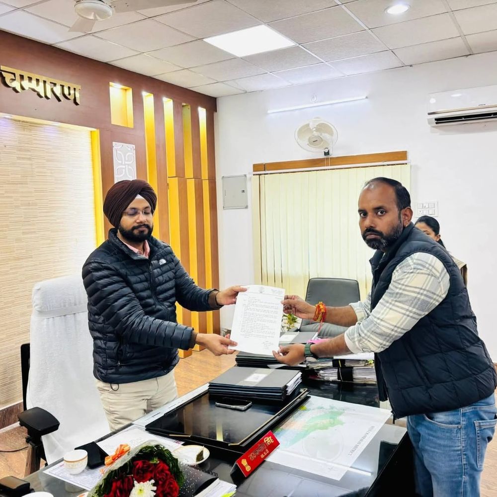 चनपटिया विधायक ने डीएम से की मुलाकात:सड़क, स्वास्थ्य और शिक्षा जैसे मुद्दों पर चर्चा, जल्द समाधान का आश्वासन मिला