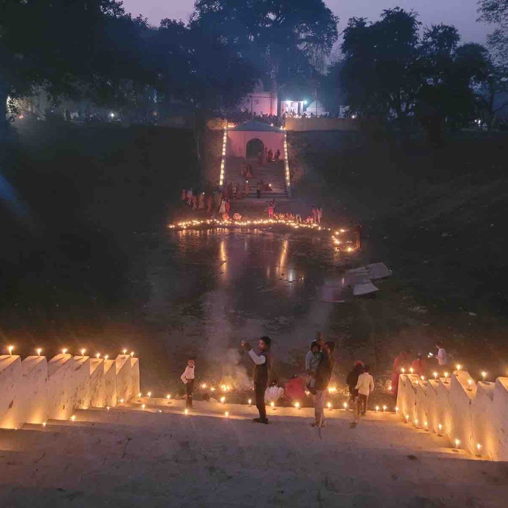 मोतिहारी में भव्य सियाराम दीपावली:हजारों श्रद्धालुओं ने हिस्सा लिया, रामधुन और केवट निषादराज की झांकी प्रदर्शित, पुलिस व्यवस्था मजबूत रही