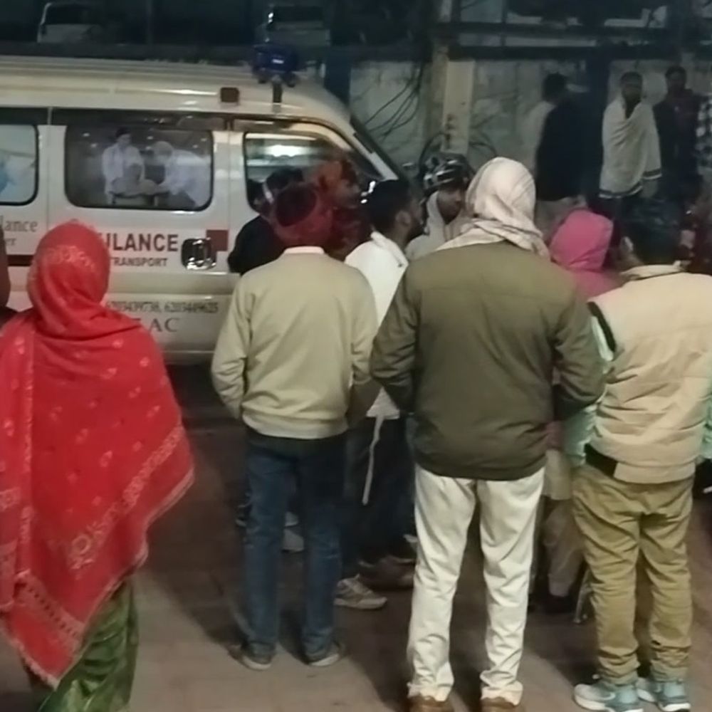 नए साल पर सड़क दुर्घटनाओं में 20 घायल:उत्तर प्रदेश से जश्न मनाकर लौट रहे थे बक्सर, 12 लोगों को हायर सेंटर किया रेफर