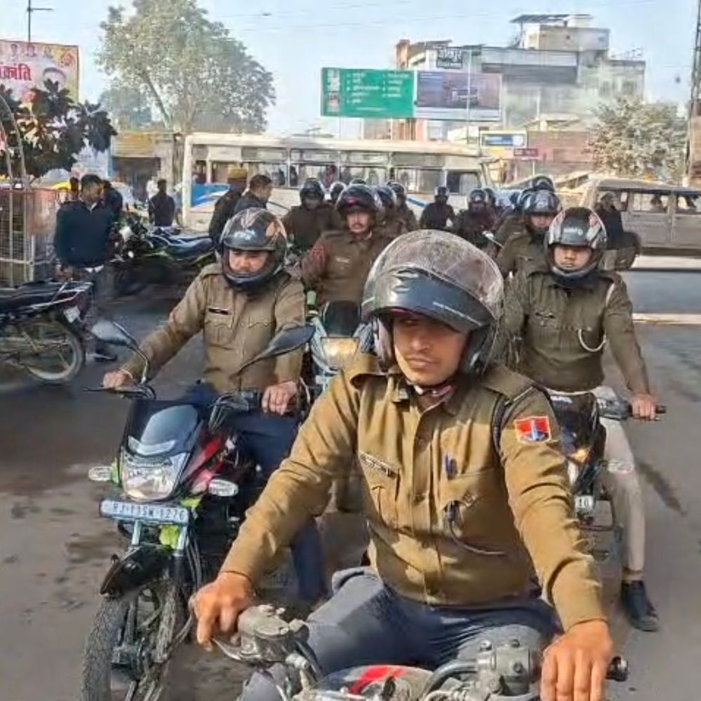 धौलपुर में सड़क सुरक्षा को लेकर बाइक रैली निकाली:यातायात नियमों के लिए लोगों को किया जागरूक