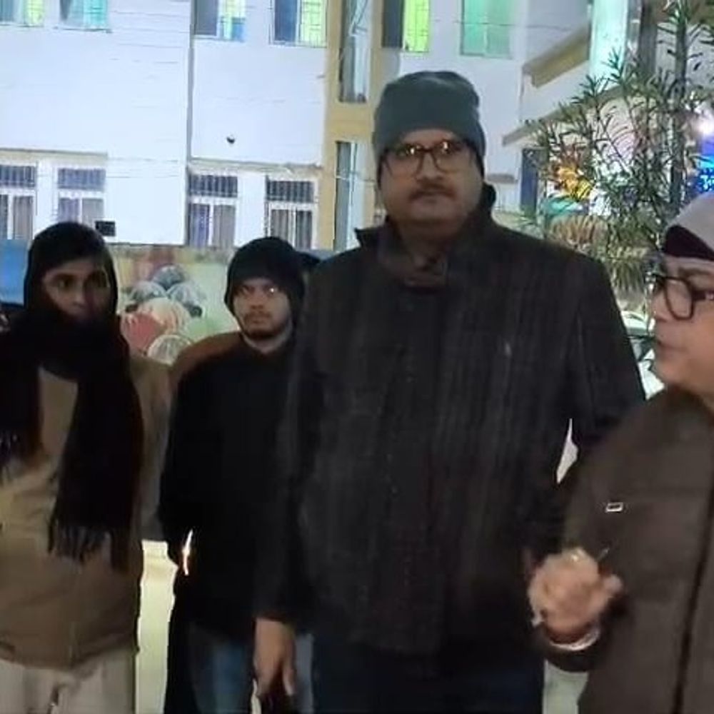 सीतामढ़ी सदर अस्पताल में देर रात प्रशासनिक रेड:कई कर्मी ड्यूटी पर नहीं मिले, SDO ने दिए कार्रवाई के निर्देश