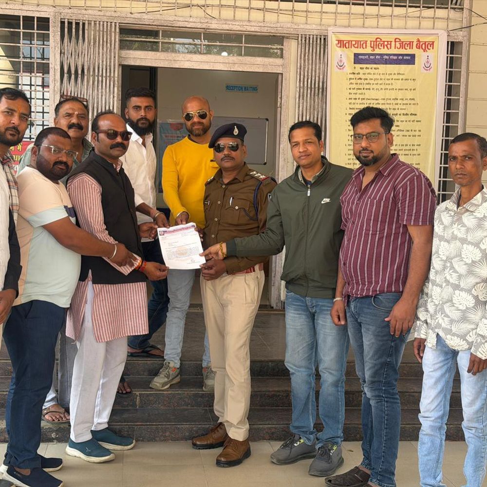 अंतर्राष्ट्रीय मानव अधिकार संगठन ने थाना प्रभारी को ज्ञापन सौंपा:सारनी मकर संक्रांति मेले में चोरी की बढ़ती घटनाओं को लेकर चिंता जताई