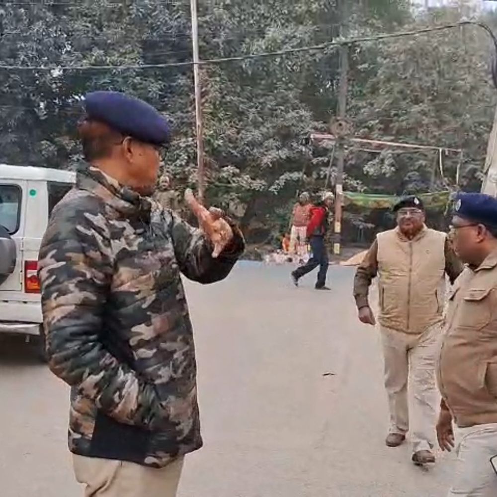 जमुई में SP ने किया वाहन जांच:एक लाख रुपए का जुर्माना वसूला, हेलमेट-सीट बेल्ट का उपयोग करना अनिवार्य