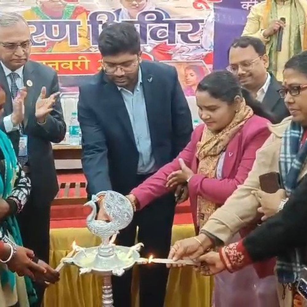 मुंगेर में जीविका दीदियों को मिला 11 करोड़ का लोन:डीएम ने वितरण शिविर का उद्घाटन किया, कहा- समाज का नाम कर रही रोशन
