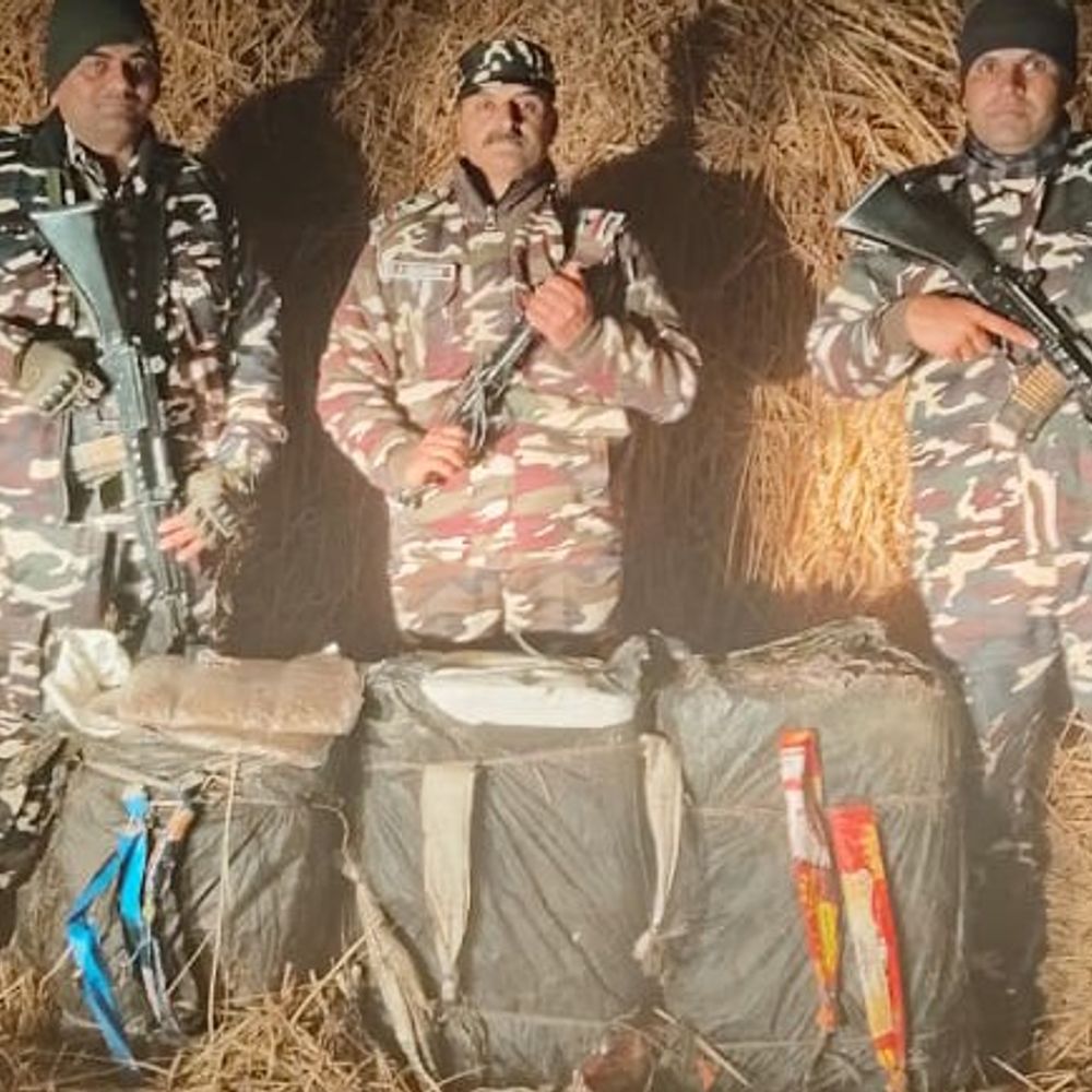 भारत-नेपाल सीमा पर 85 किलो गांजा बरामद:पुआल में छुपाकर रखा गया था,पथरदेवा एसएसबी ने की कार्रवाई