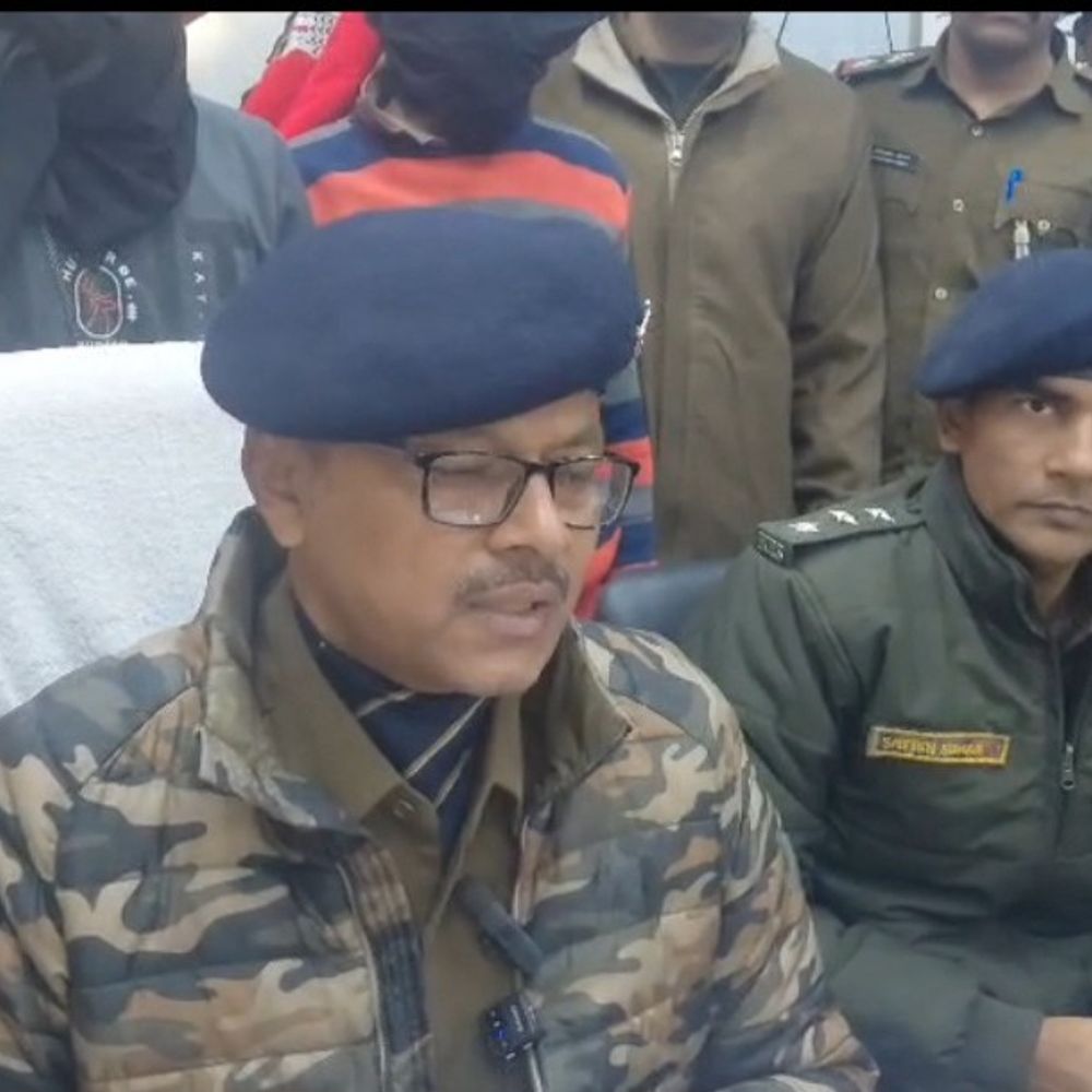 जमुई में अवैध हथियार के साथ 2 युवक गिरफ्तार:50 लाख लूटकांड की जांच के दौरान हुई गिरफ्तारी, 2 जिंदा कारतूस बरामद