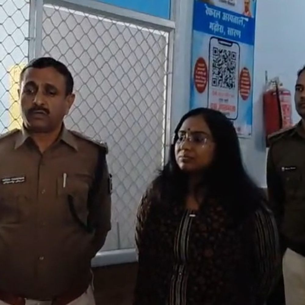 मढ़ौरा अस्पताल में SDO का दौरा:डॉक्टर-गार्ड अनुपस्थित मिले, साफ-सफाई पर नाराजगी, व्यवस्था सुधारने के निर्देश दिए