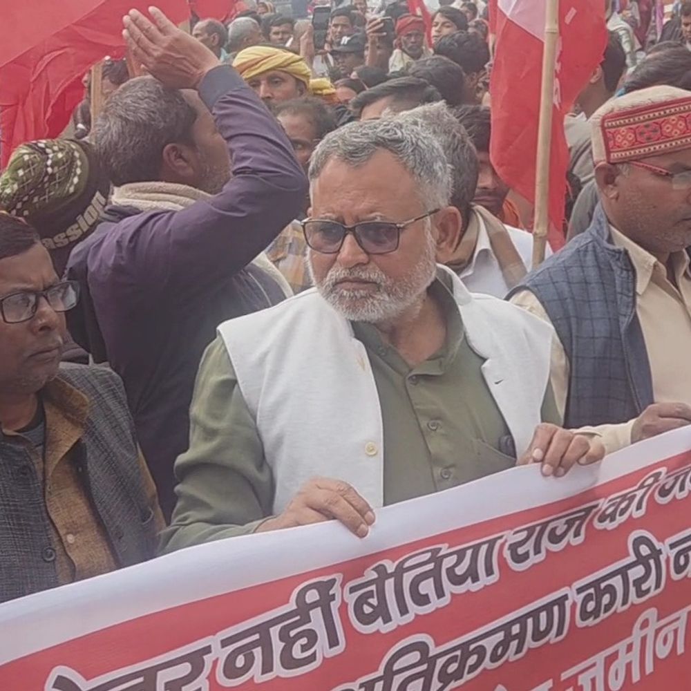 बेतिया में लेफ्ट नेताओं ने समाहरणालय का घेराव किया:बेतिया राज भूमि कानून के विरोध में प्रोटेस्ट, गृह मंत्री सम्राट चौधरी पर आरोप