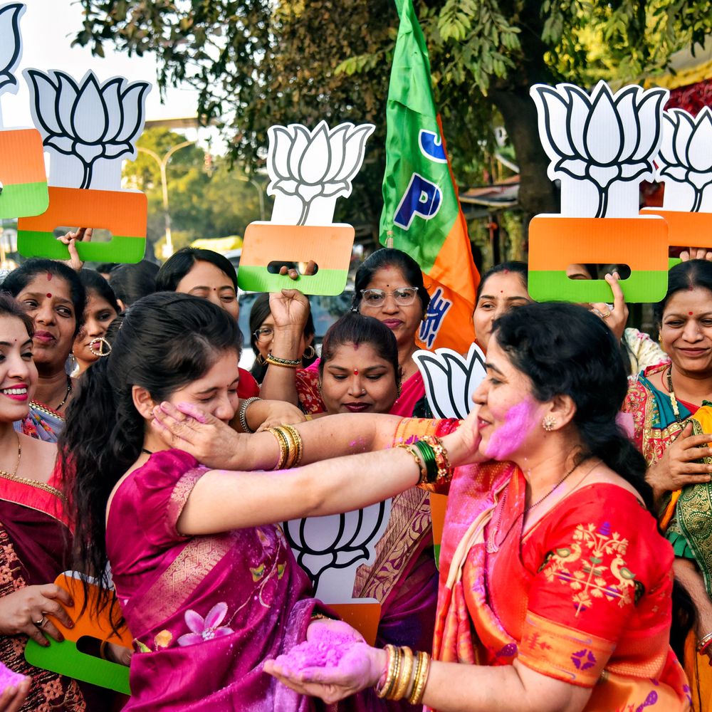 महाराष्ट्र में 29 नगर निगमों में 17 पर अकेले BJP:महायुति ने 8 नगर निगम जीते; उद्धव से मुंबई छीना, पहली बार भाजपा का मेयर होगा