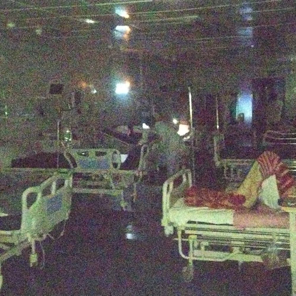 बड़वानी महिला अस्पताल में एक घंटे अंधेरे में प्रसूति:बिजली कटौती से मरीज और परिजन हुए परेशान; डीओ खराब होने से हुई घटना