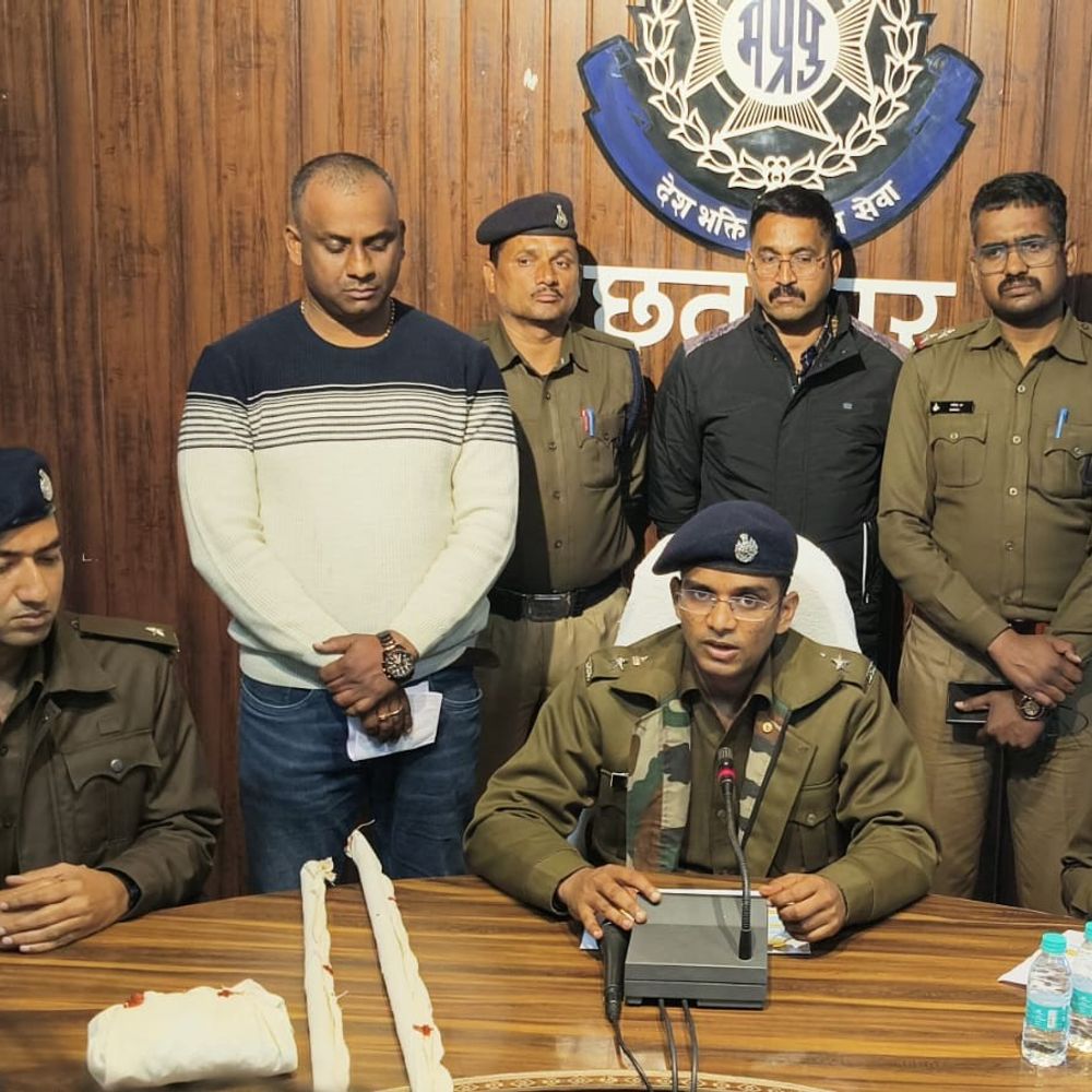 डबल मर्डर को हादसे का रूप दिया था:छतरपुर में गवाहों की हत्या में दो आरोपी गिरफ्तार; सेंट्रो कार और सब्बल बरामद