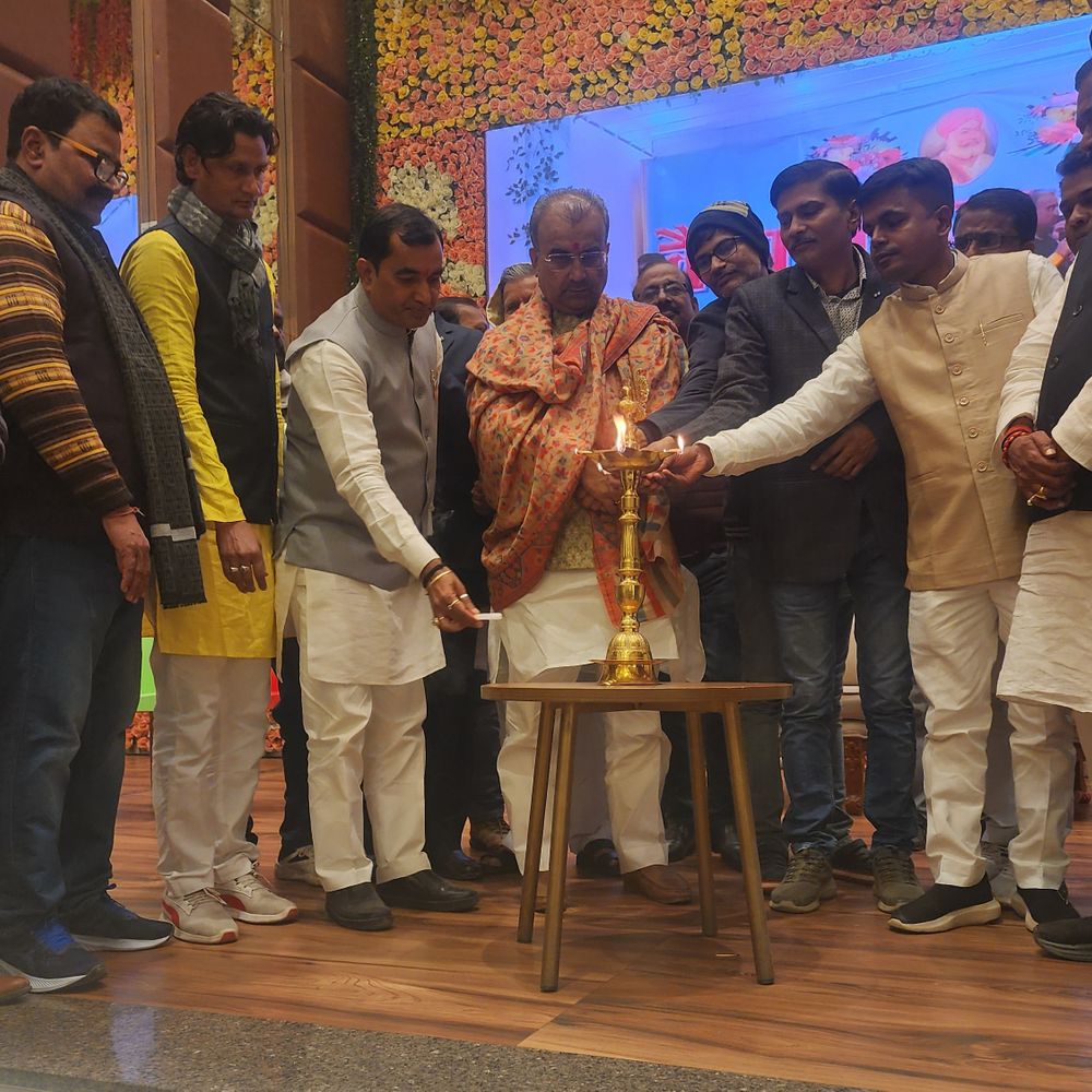 सीवान में कलवार सेवा समिति की बैठक:मीरा होटल में जुटी कोर कमेटी, मंत्री मंगल पांडेय का सम्मान, समाज-महिला-युवा सशक्तिकरण पर चर्चा